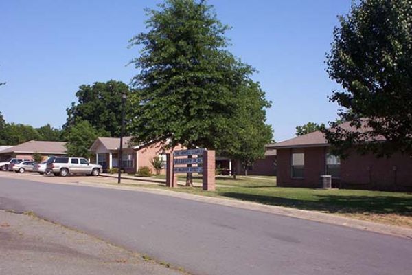 front shot of pathfinder max howell apartment complex