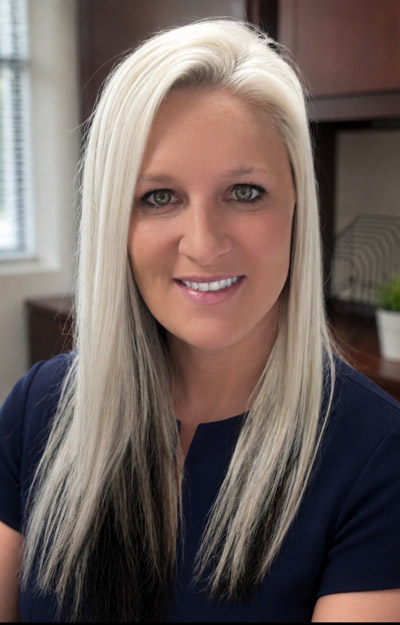 lindsey headshot
